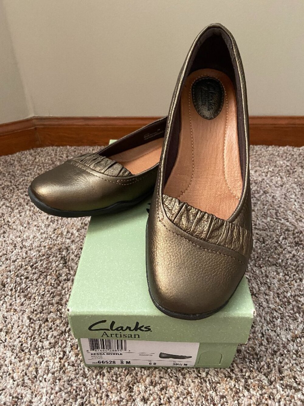 Clarks Artisan Kessa Myrtle Bronze Leather Flats - Size 8M